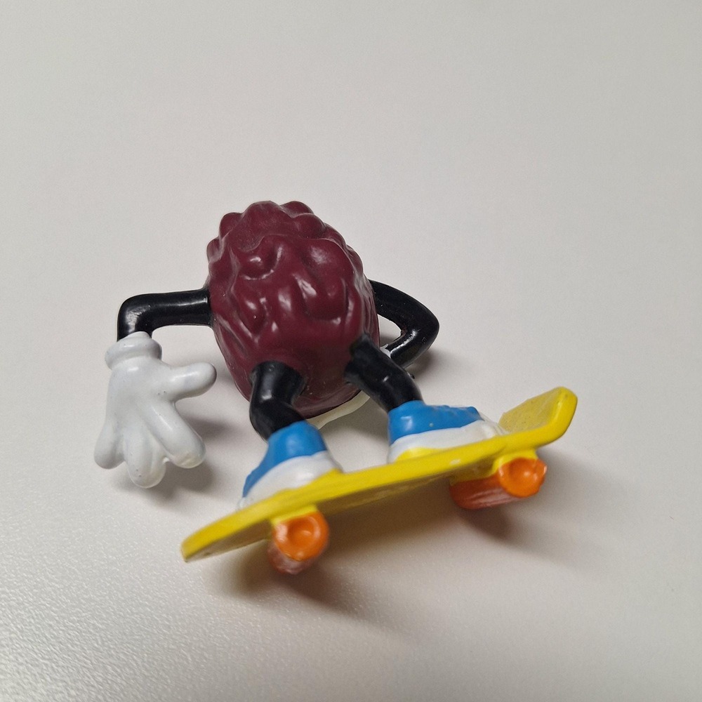 Applause California Raisins Skater Figure 1988 Red Yellow Vintage Toy Board - Picture 3 of 4